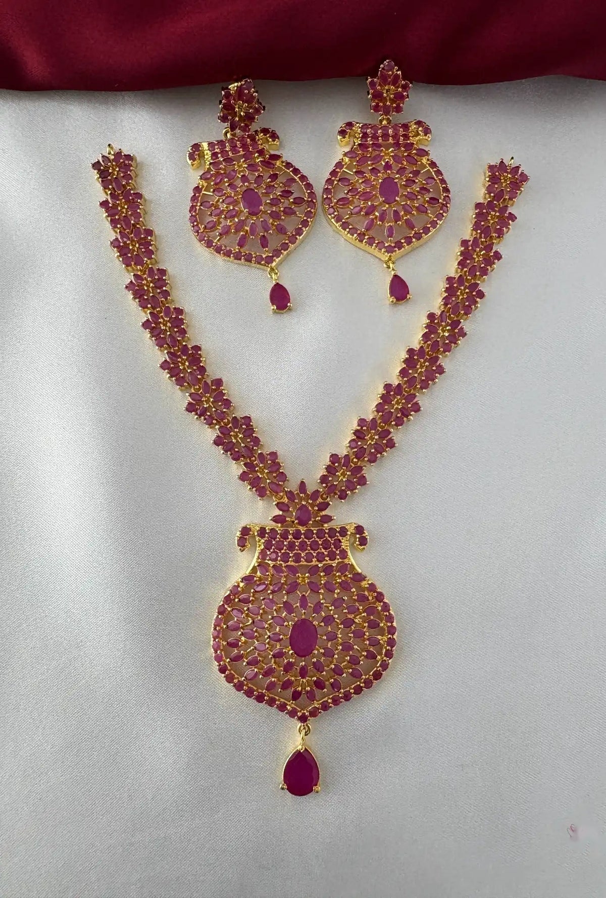 Gold-Plated Ruby Floral Elegance Jewelry Set - Intricate Design – Gold Plated Ruby-Tone Floral Elegance Jewelry – front view