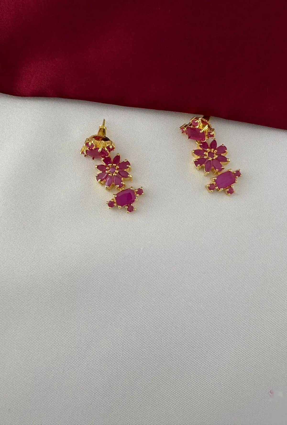 Gold-Plated Ruby Flower Strand Necklace Set - Festive Radiance – Gold Plated Ruby-Tone Flower Strand Necklace Set - Festive