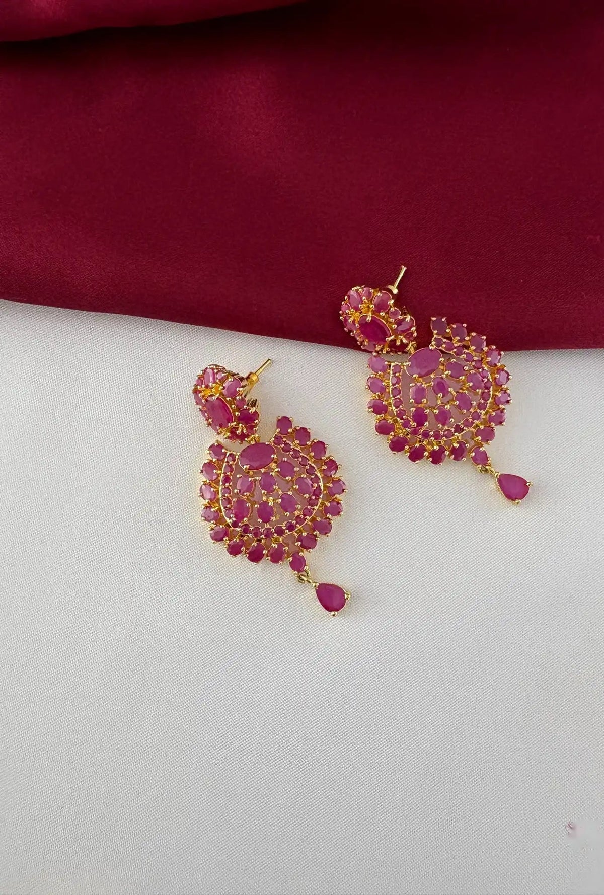 Gold-Plated Ruby Oval Petal Necklace Earring Set - Grandeur Collection – Gold Plated Ruby-Tone Oval Petal Necklace Earring
