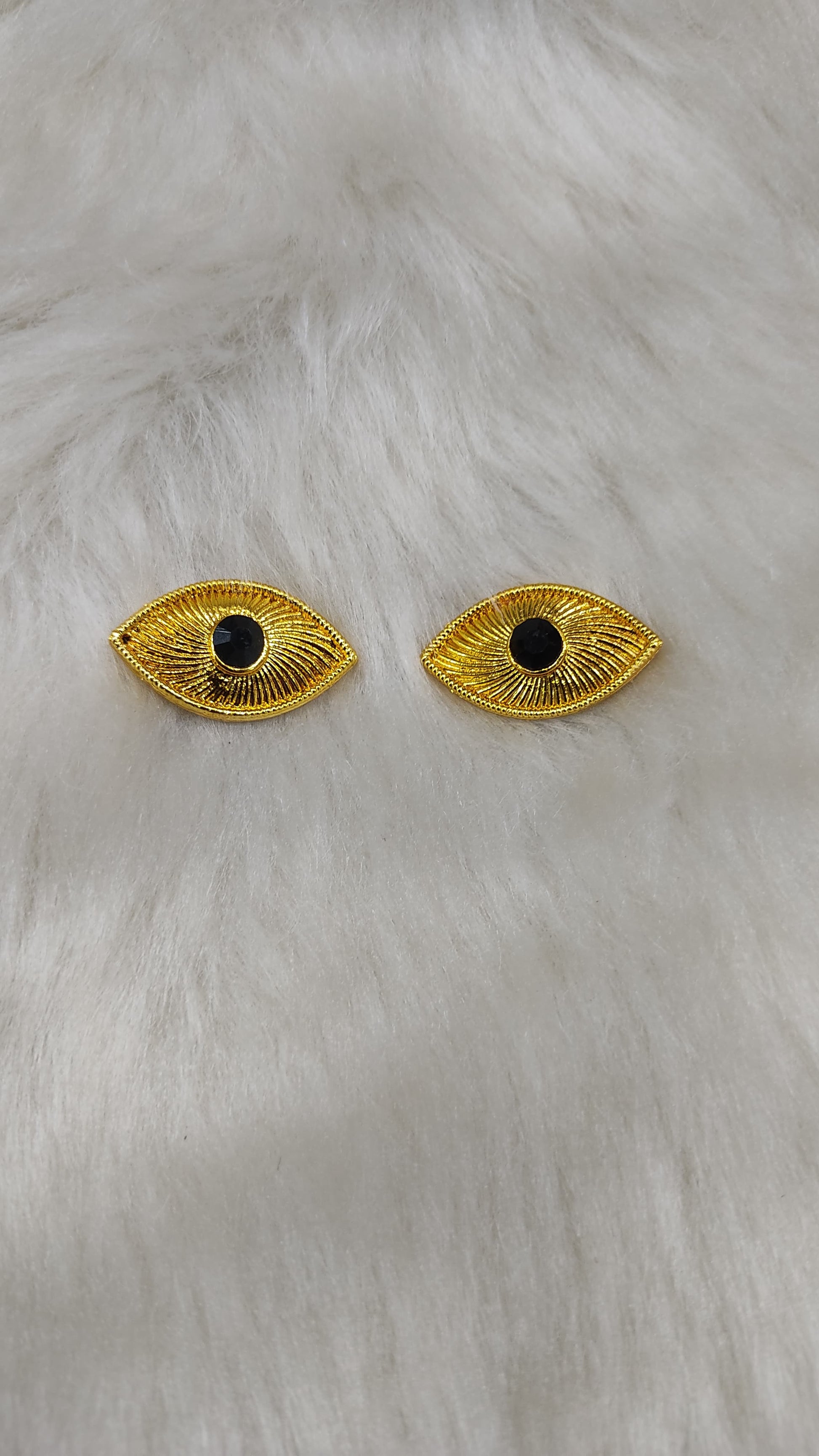 kanmalar eye sets in gold finish godjewellery9