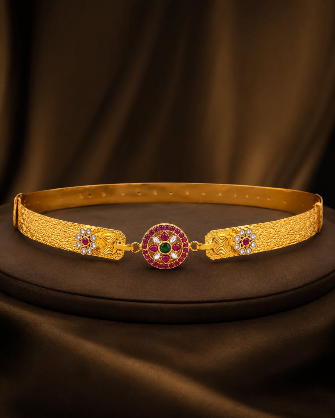 Jadau Kundan Round Motif Vaddanam Waist Belt for Saree Styling on jewellery display – front view