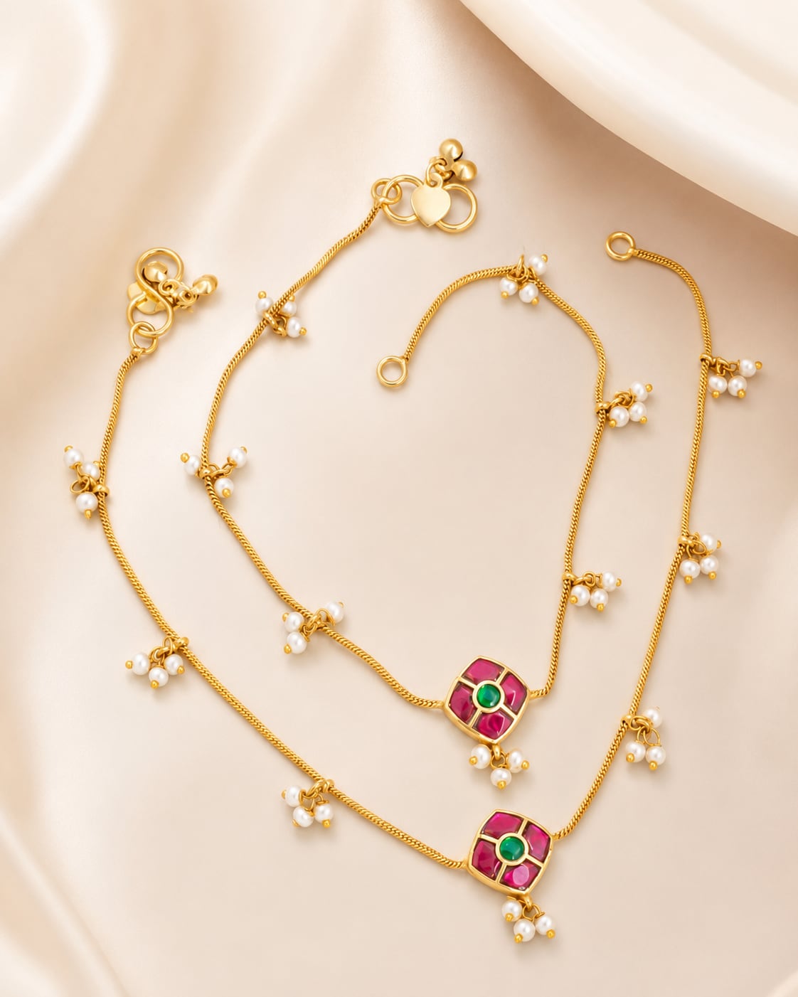 ruby green model jadau kundan payal anklets a pair of anklets close-up of chain, kundan stones and jadau work – view 4